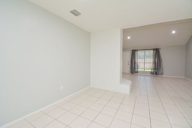 Building Photo - Charming Home for Rent in Southwest Houston !