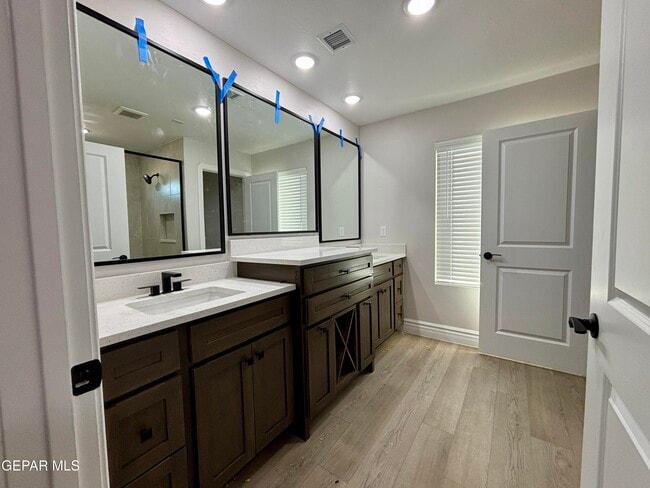 Building Photo - 2633 Dunoon Dr