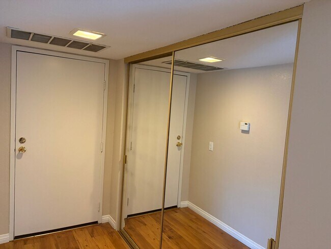 Building Photo - Spacious Condominium in Claremont School District! Ready for Immediate Move-in!!