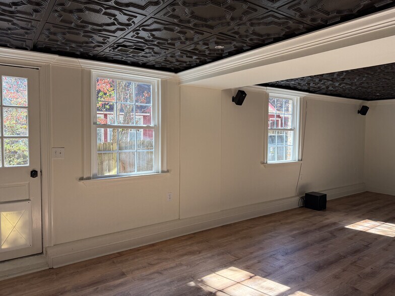 Building Photo - 1610 Old Mill Xing