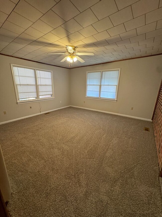 Building Photo - 1004 Maplewood Ave