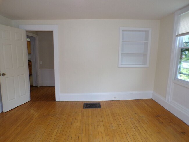 Building Photo - 86/88 North Main Ave, Orono ME