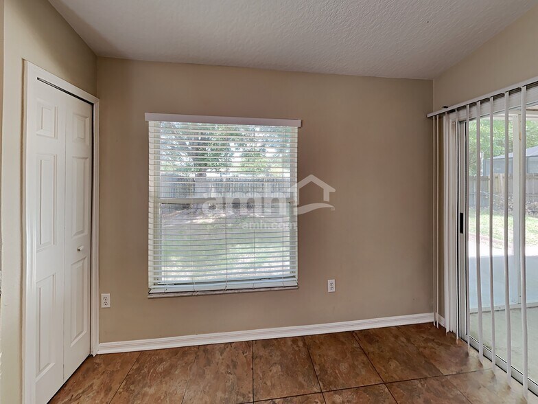 Building Photo - 30949 Midtown Ct