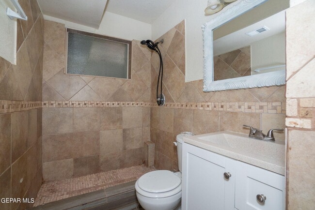 Building Photo - 9309 Montgomery Dr
