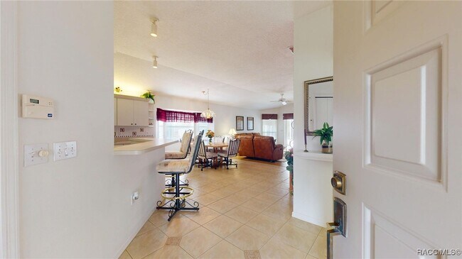 Building Photo - 761 W Sunbird Path