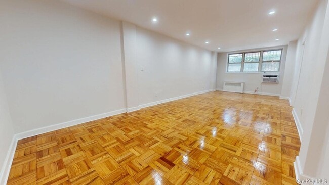 Building Photo - 66-15 Thornton Pl