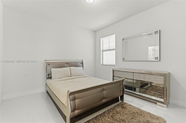 Building Photo - 14841 SW 39th Terrace