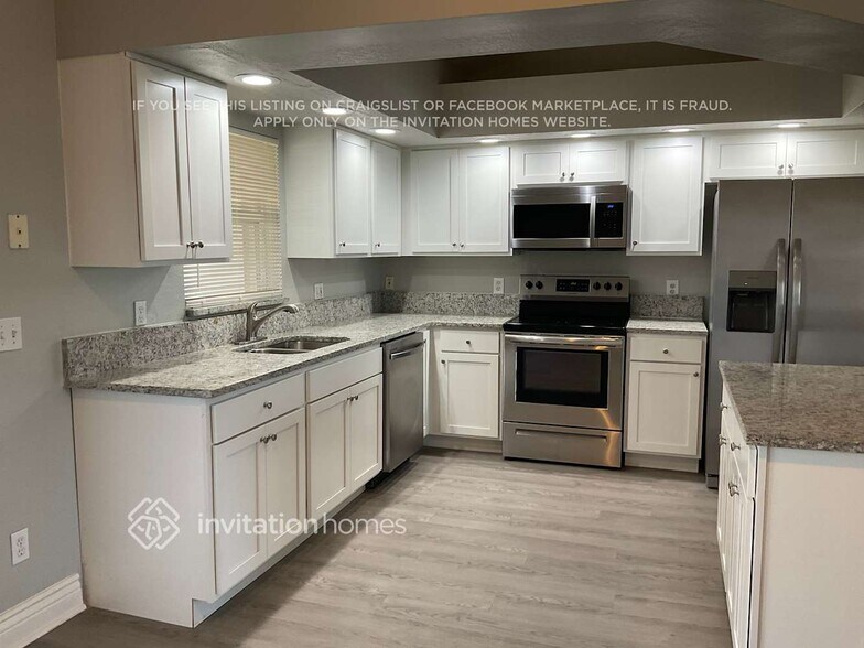 Building Photo - 3523 SW 9th Ave