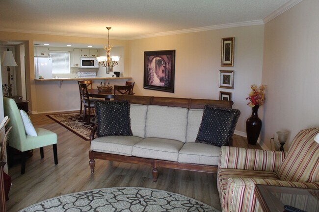 Building Photo - Furnished condo