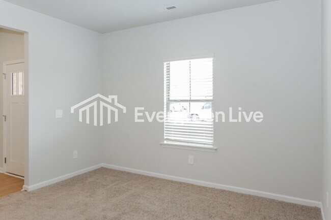 Building Photo - 14673 Mountain Strm Dr