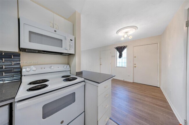 Building Photo - 8701 SW 141st St