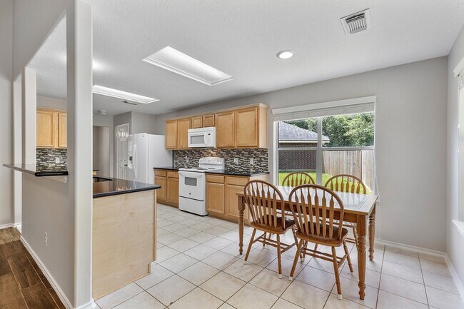 Building Photo - 18111 Stone Trail Manor Dr