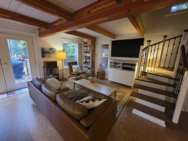 Building Photo - 713 Claire Ln