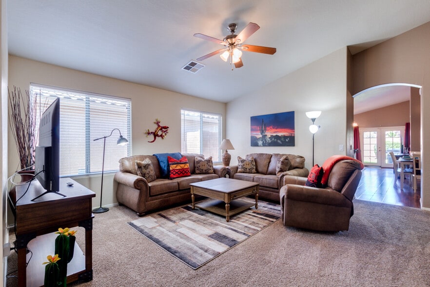Building Photo - 44342 Palmen Dr