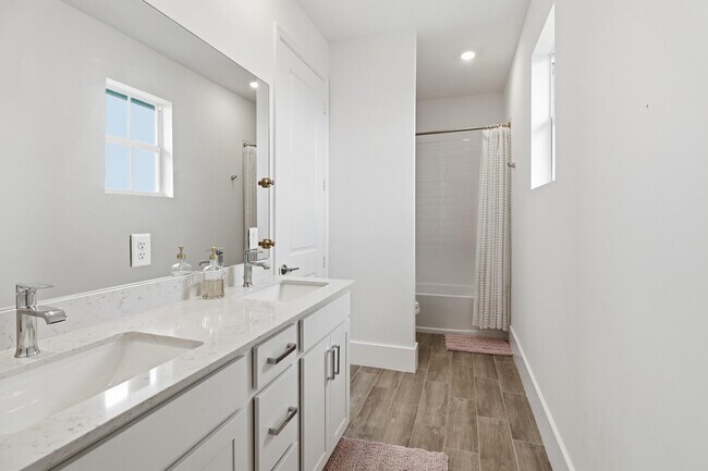 Building Photo - 655 Hookline Cir