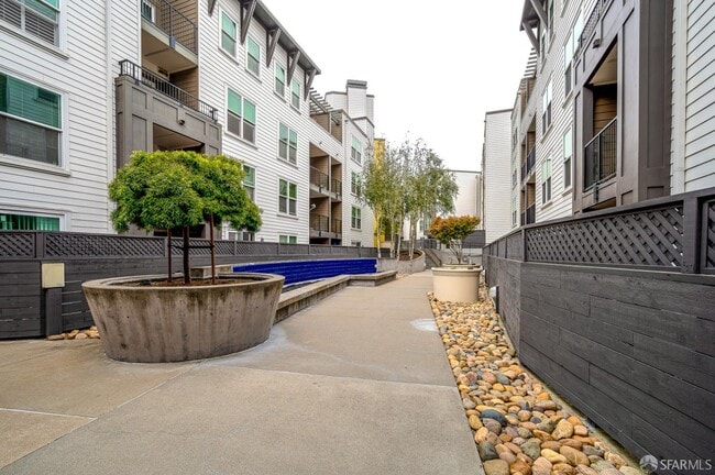 Building Photo - 8400 Oceanview Terrace