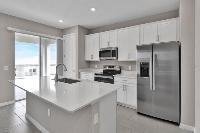 Building Photo - 830 Ballantyne Dr