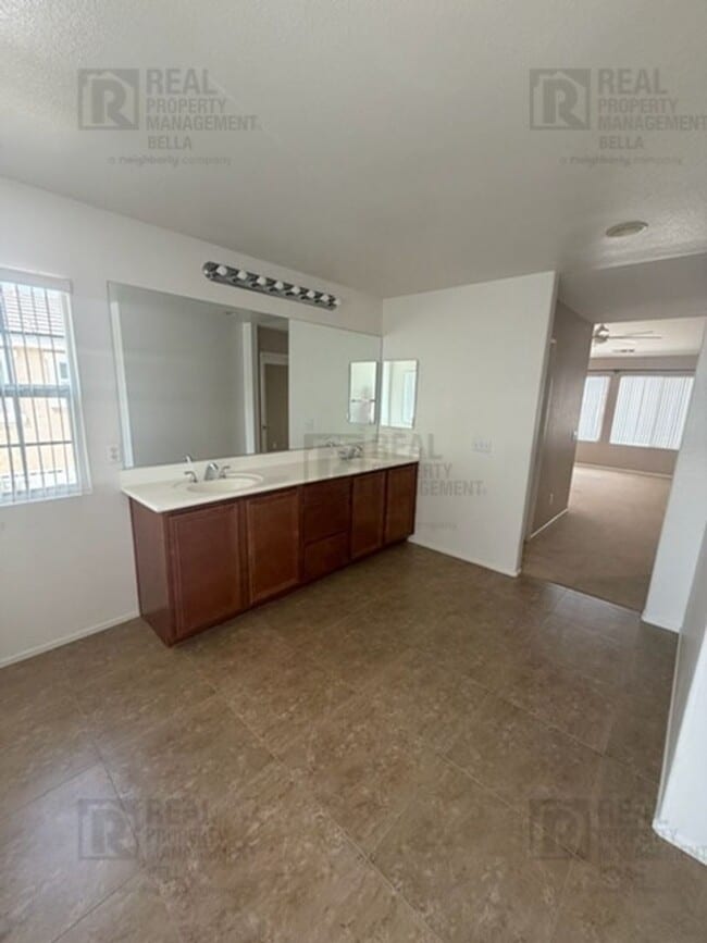 Building Photo - 756 Conlon Dr