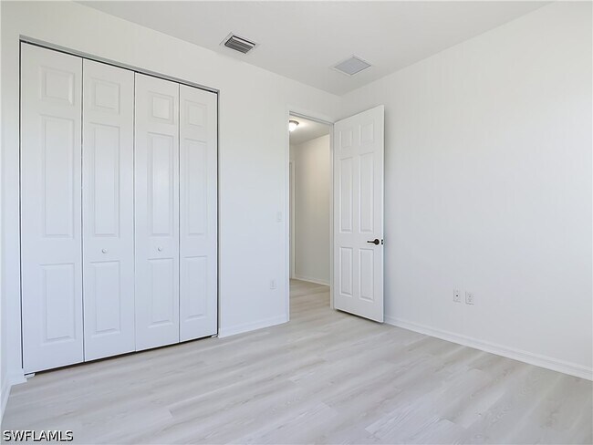 Building Photo - 5462 Useppa Dr