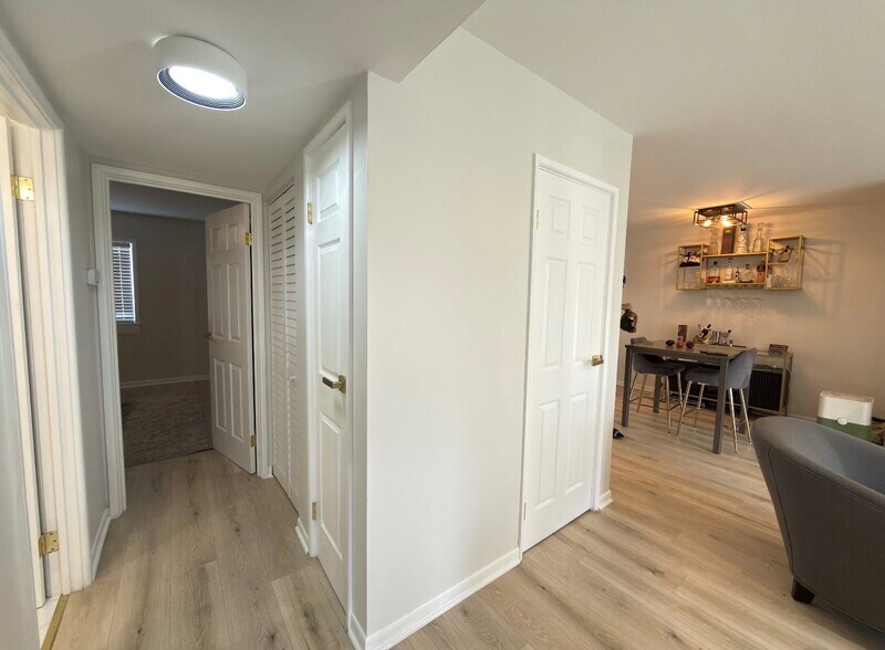 Building Photo - 9416 Bay Colony Dr
