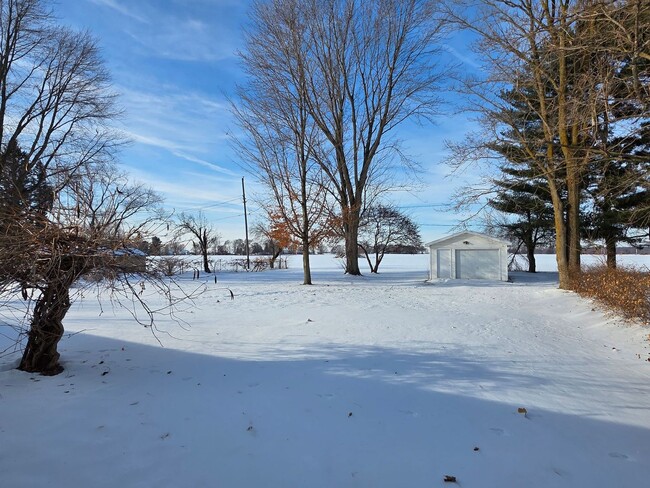 Building Photo - Three Bedroom Home in Battle Creek