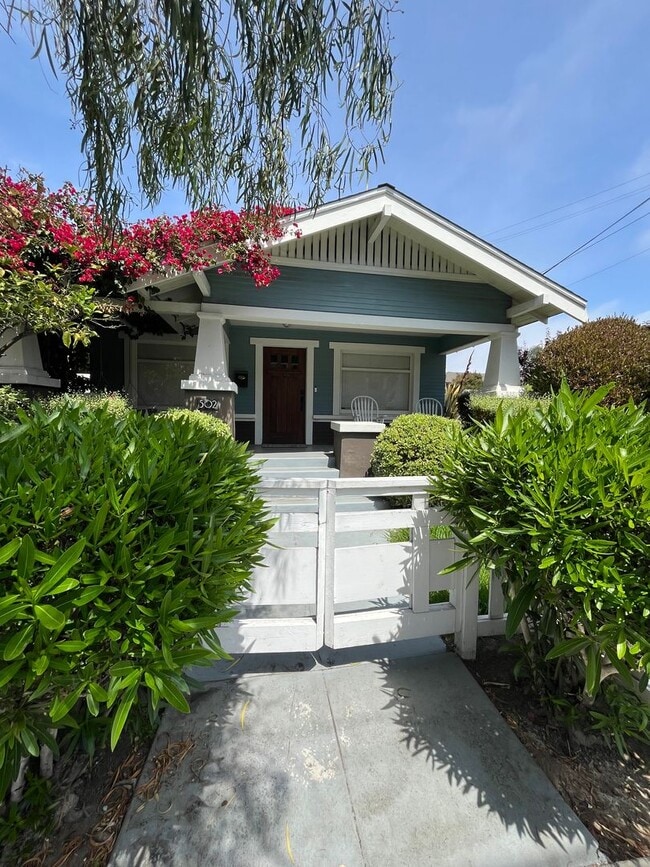 Primary Photo - House: 2 Bedroom with Den , 2 Bath and pri...