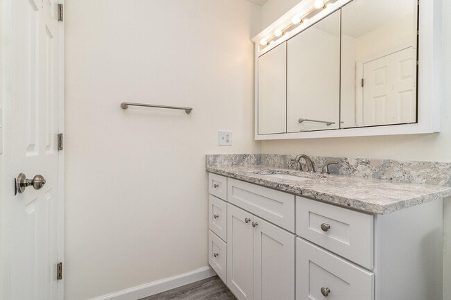 Building Photo - 446 Timberlake Dr