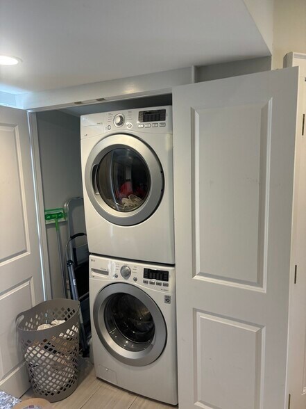 Building Photo - 569 Commonwealth Ave