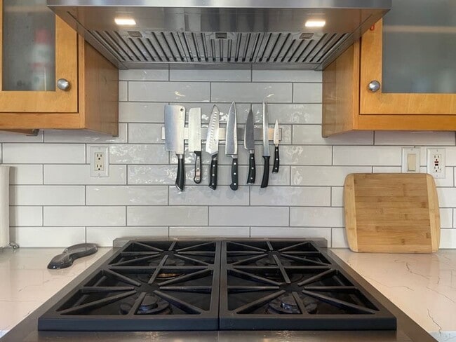 Building Photo - Immaculate and Updated Mid Century Home in Whittier Heights