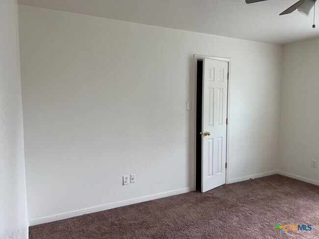 Building Photo - 308 Cedar Ridge Dr