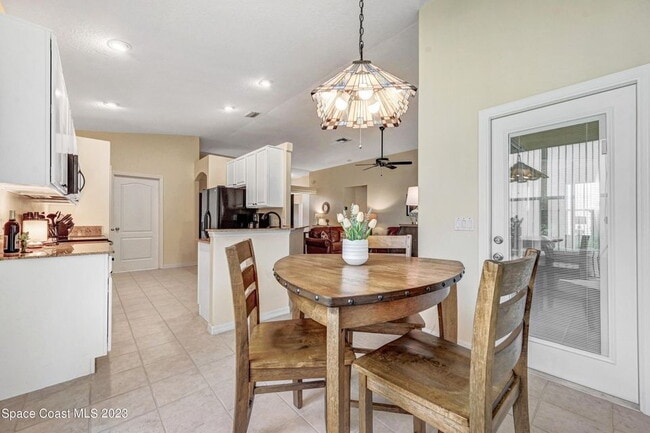 Building Photo - 940 Wimbledon Dr