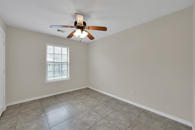 Building Photo - 167 S Bend Ct