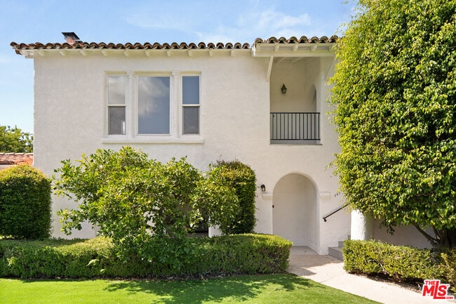 Building Photo - 543 N La Jolla Ave
