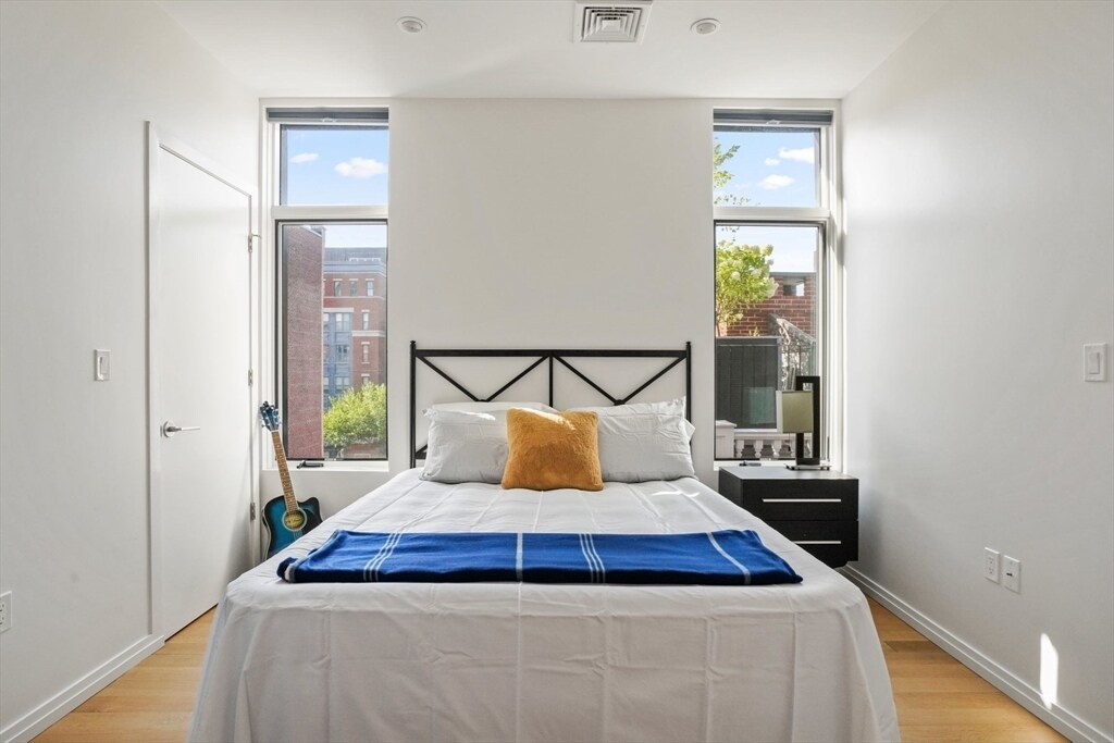 Building Photo - 7 E Springfield St