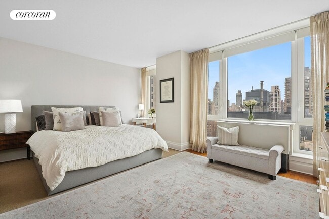 Building Photo - 300 E 77th St