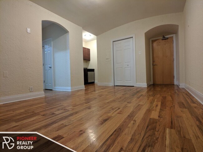Building Photo - 536 W Arlington Pl