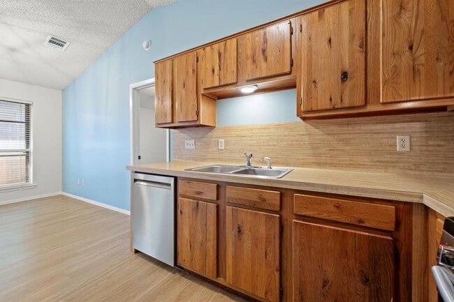 Building Photo - 11604 Norwegian Wood Dr