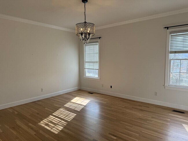 Building Photo - Stunning 4BR Executive Style Home in Brentwood