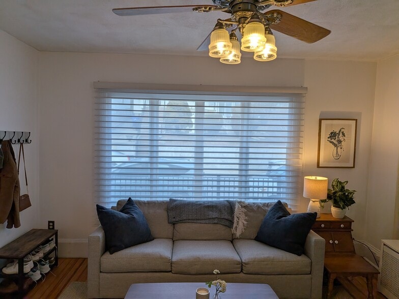 Building Photo - 81 Gladstone St