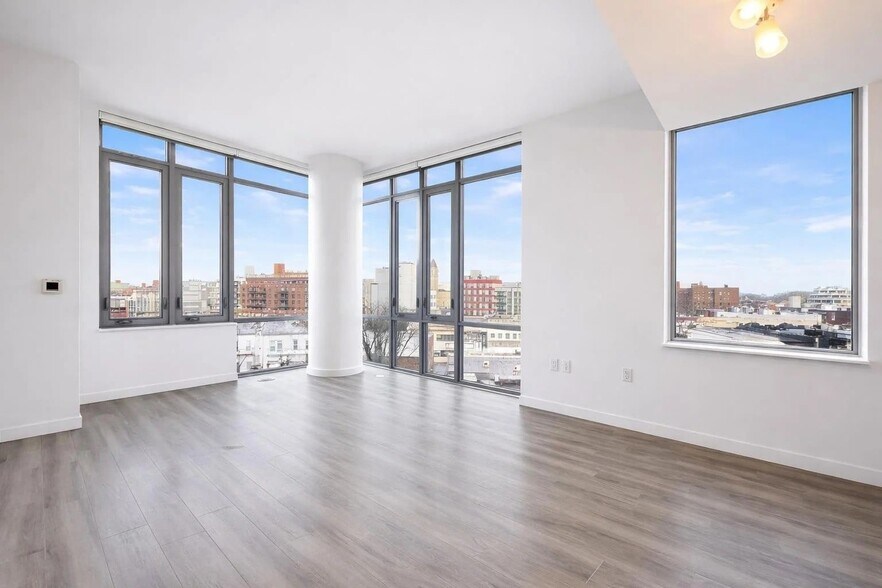 Building Photo - 1524 Sheepshead Bay Rd