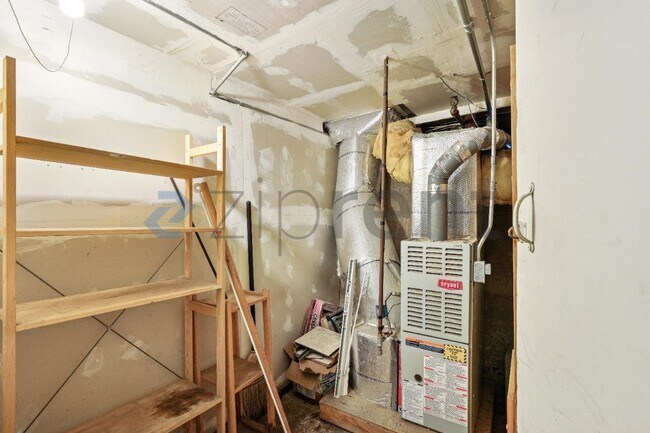 Building Photo - 1143 Anza St