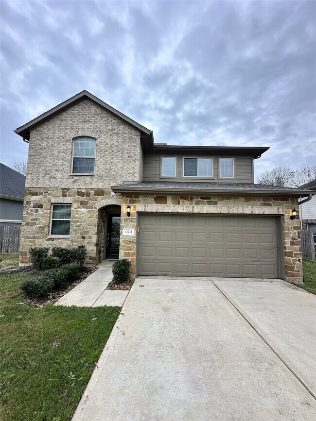 Building Photo - 13238 Enchanted Way Dr