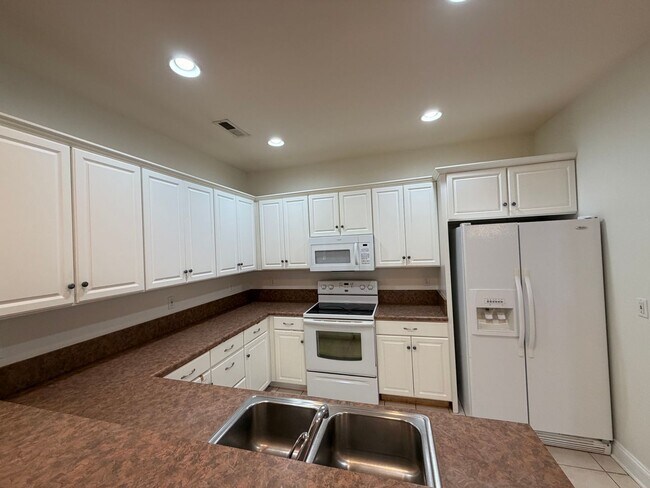 Building Photo - Charming 3-Bedroom Home in The Preserve at Oak Ridge – Resort-Style Amenities!