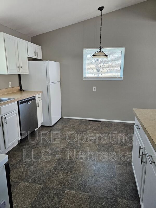 Building Photo - 8624 Templeton Dr