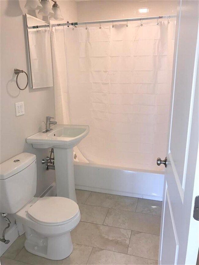 Building Photo - 131 Summer St