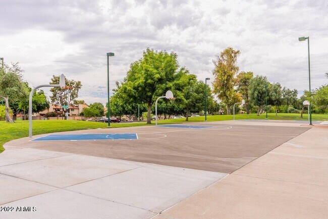 Building Photo - 1920 W Lindner Ave