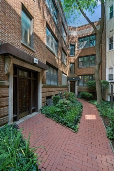 Building Photo - 850 W Barry Ave