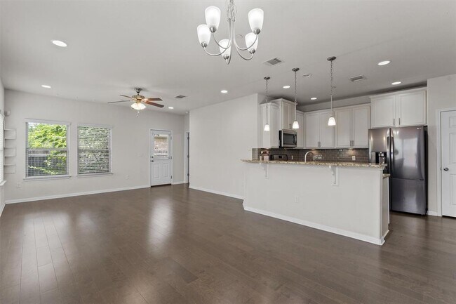 Building Photo - 2304 S Lakeline Blvd