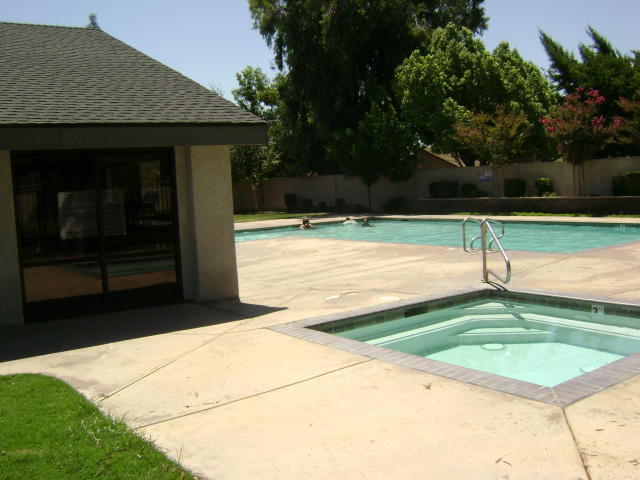 Building Photo - 3 bedroom Townhouse in a gated community