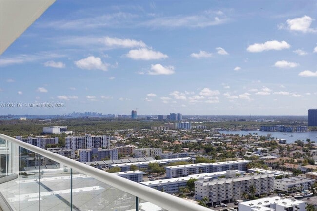 Building Photo - 2600 Island Blvd
